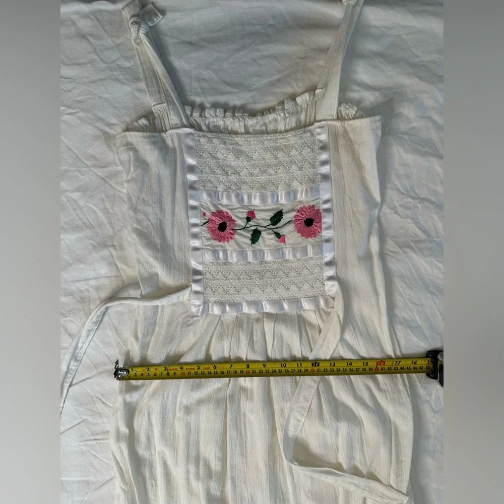 Cottagecore Midi Dress White Embroidered Boho Floral Eyelet Woven Size Small - Picture 11 of 11